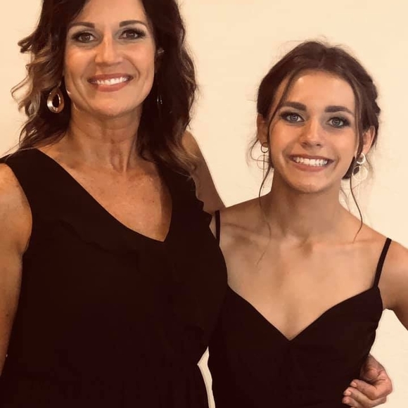 Meet your Posher, Jennifer - Picture 1 of 1